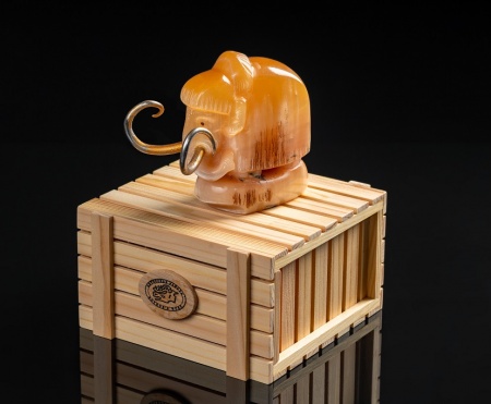 Скульптура "Мамонт". Селенит, металл; упаковка: деревянный ящик